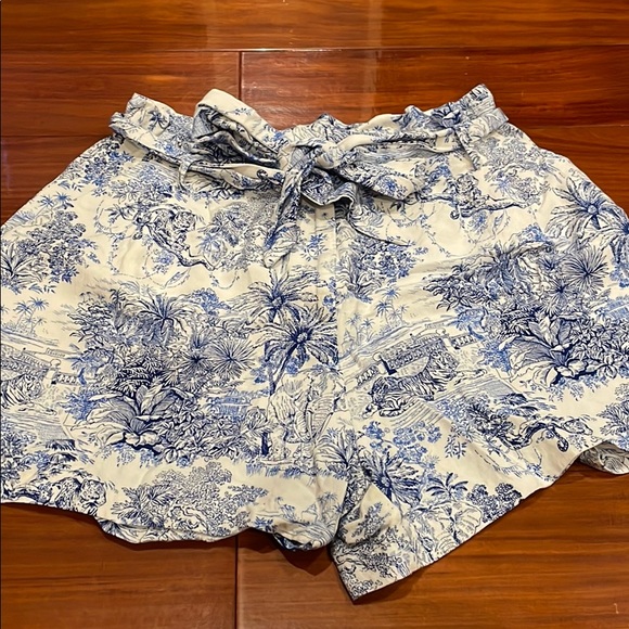 H&M Patterned Paperbag Shorts - Picture 3 of 3